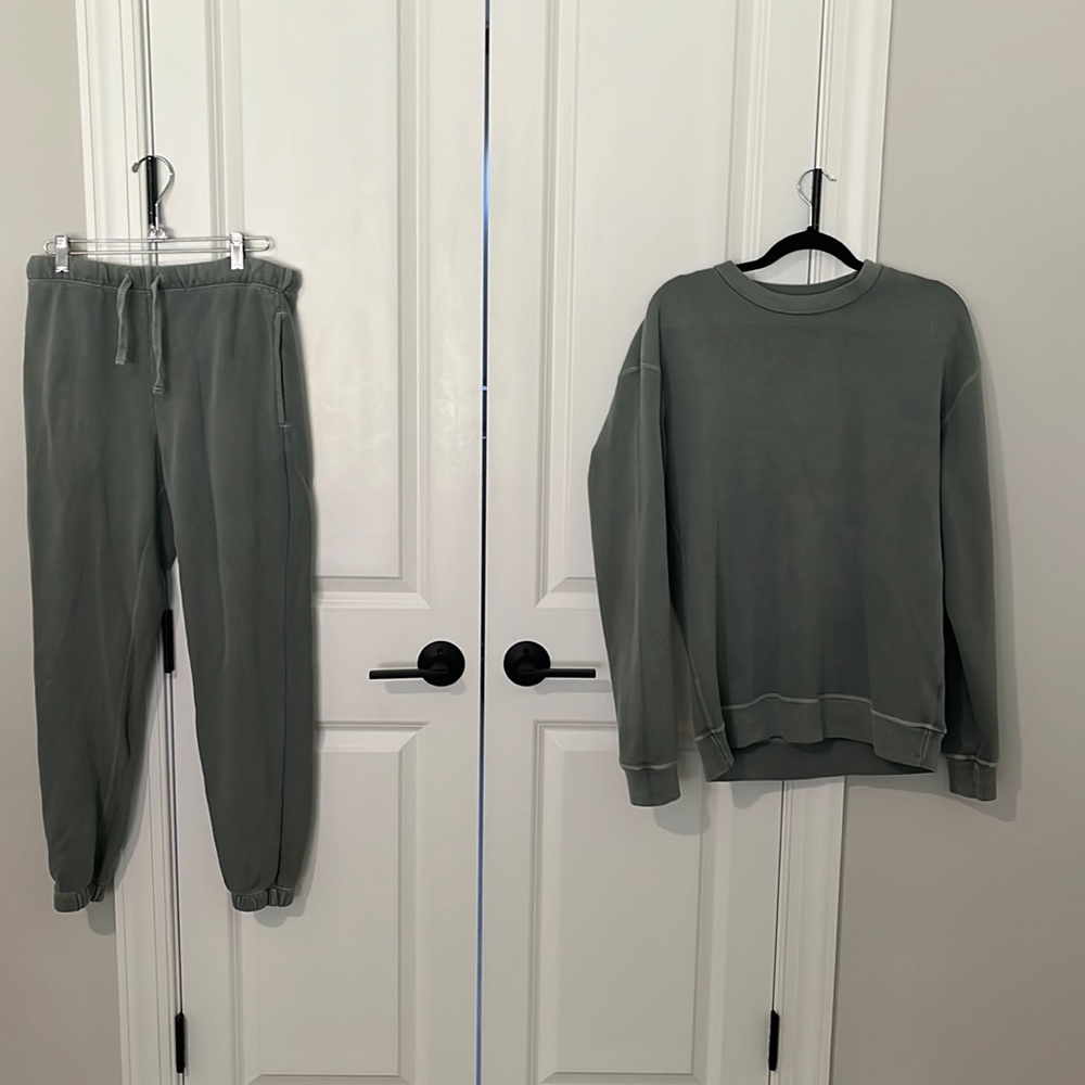 Goodlife Sweatshirt and sweatpants set